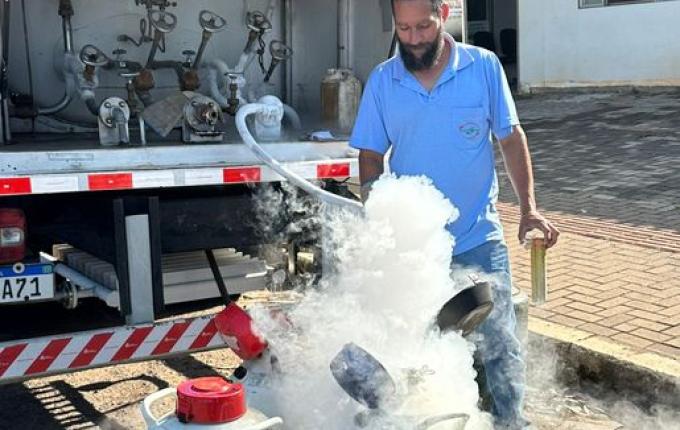 Prefeitura acompanha distribuição de nitrogênio líquido para agricultores cadastrados