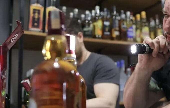 Carnaval: metanol em bebidas liga sinal de alerta nos estados