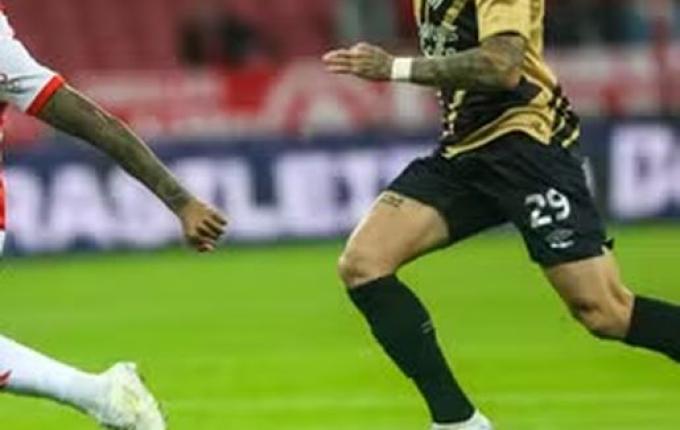 Internacional marca no fim e arranca empate com o Athletico no Beira-Rio