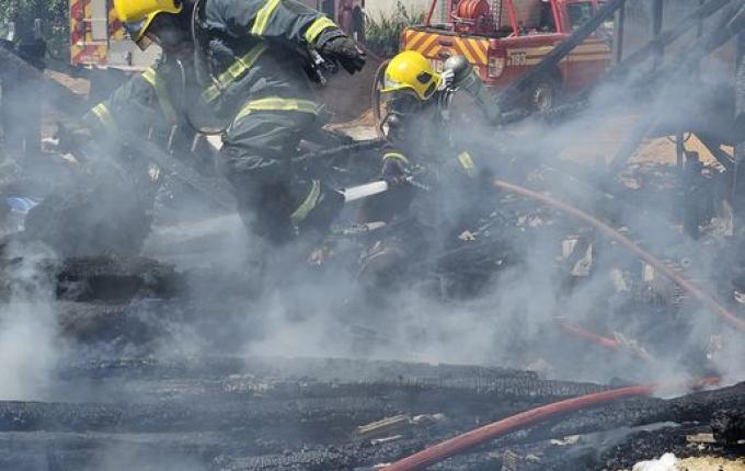 Incêndio em galpão deixa três pessoas feridas em São João do Oeste