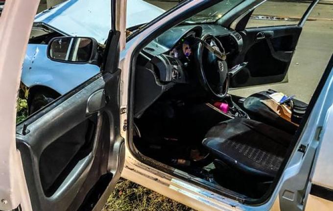 Condutor colide com carro em poste na Willy Barth em SMO; vídeo