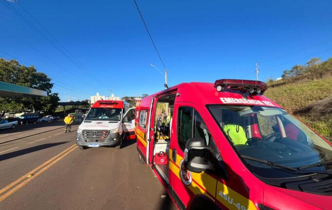 Colisão entre moto e carro deixa jovem com fratura exposta na SC-492 em São Miguel do Oeste