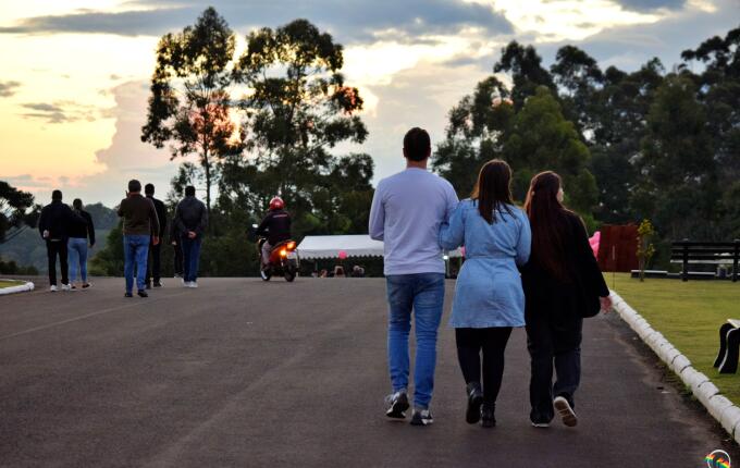 Irmãs mortas em acidente na BR-163 são sepultadas em SMO
