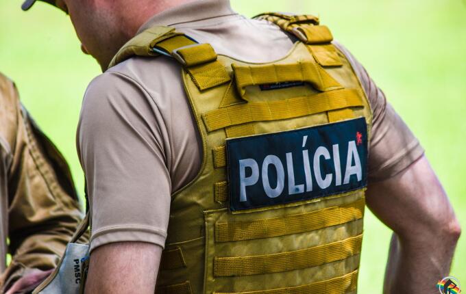 Homem é flagrado furtando chocolate e salgado em supermercado de SMO
