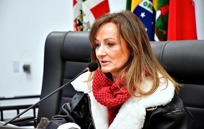 Vereadora Cris Zanatta solicita implantação de farmácia 24 horas junto à UPA