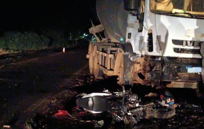 Jovem fica ferido em colisão entre caminhão e moto, na SC-163, em SJO