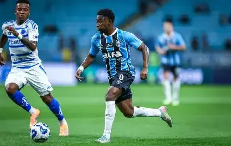 Grêmio sofre virada do Cruzeiro, perde por 4 a 2 e segue na zona de rebaixamento