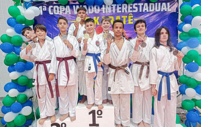 Campo Erê conquista título geral na I Copa Interestadual de Karatê