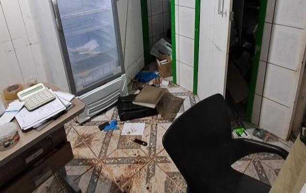 Criminosos arrombam estabelecimento comercial e furtam equipamentos e alimentos em Campo Erê