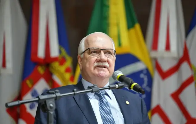 Fachin diz que analisará fatos envolvendo Moraes e anunciará medidas