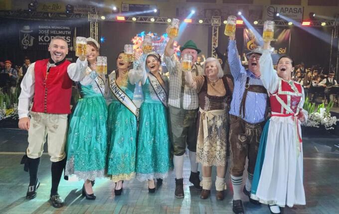 Público prestigia espetáculo de abertura da 16ª Deutsche Woche