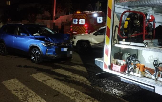 Mulher fica ferida em colisão entre carros em Itapiranga