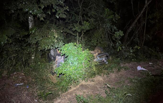 Veículo sai da pista e capota na BR 282, interior de SMOeste