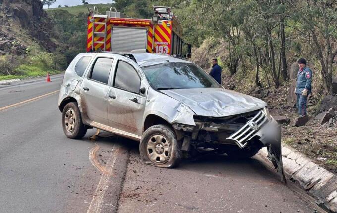 Motorista fica ferido em saída de pista na BR-282