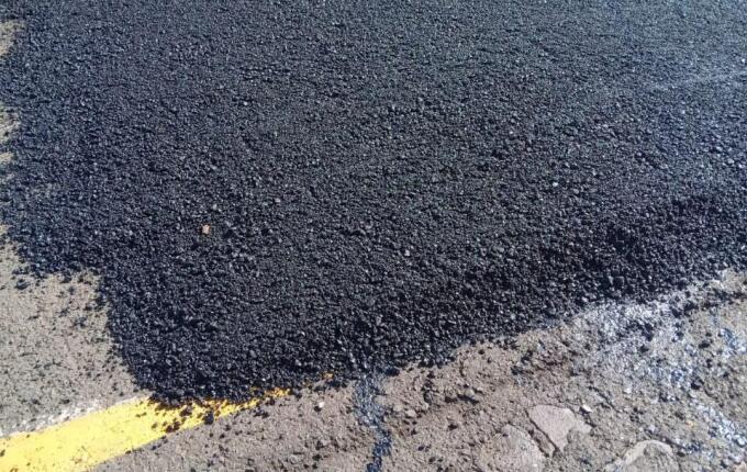 Secretaria de Obras realiza tapa-buracos e instala quebra-molas em Guaraciaba