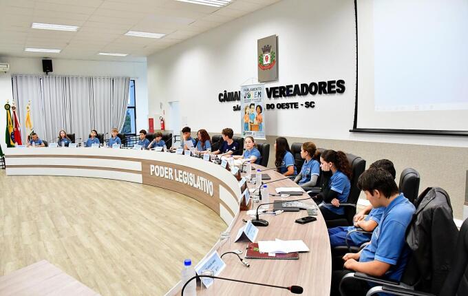 Parlamento Jovem apresenta pedidos nas áreas de trânsito, educação e tecnologia em SMO