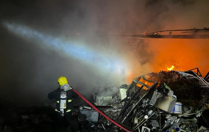 Prejuízo em empresa de recicláveis chega a R$ 90 mil após incêndio na madrugada, em SMO