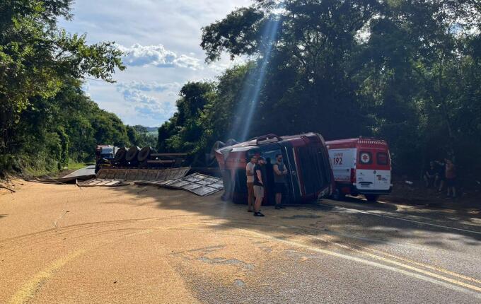 Bombeiros atualizam detalhes de grave acidente na BR-282, entre SMO e Maravilha