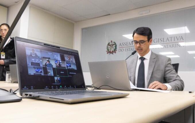 Projeto que cria programa de tratamento para dependentes químicos avança na Alesc