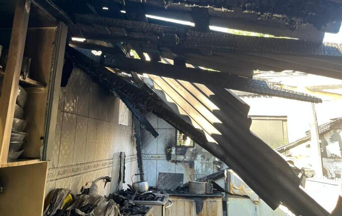 Incêndio atinge residência e mobiliza bombeiros por mais de duas horas em Guarujá do Sul