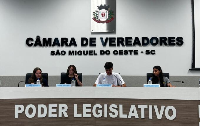 Jovens parlamentares são diplomados e elegem Mesa Diretora em São Miguel do Oeste