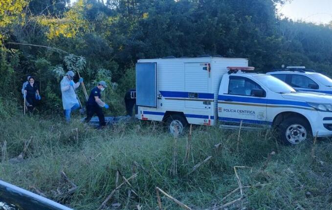 Quatro homens são flagrados enterrando corpo em mata de Chapecó e acabam presos após perseguição