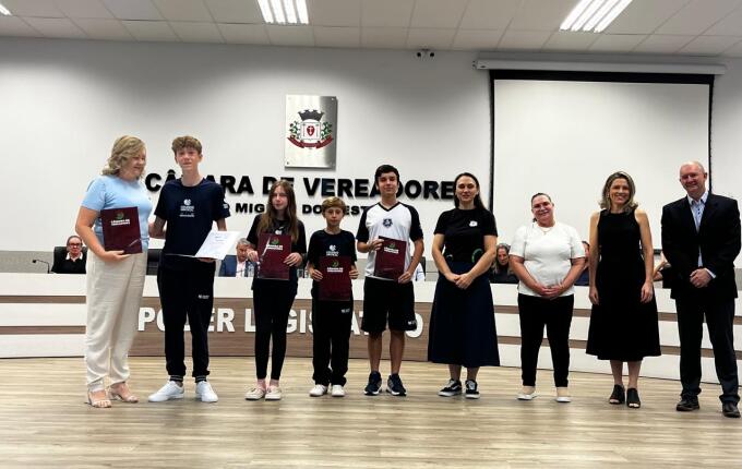 Jovens parlamentares são diplomados e elegem Mesa Diretora em São Miguel do Oeste