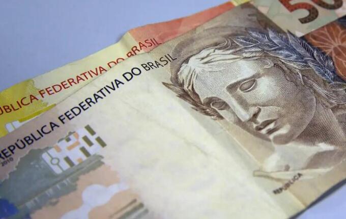 Brasileiros retiram R$ 39,3 bilhões da poupança no primeiro semestre de 2026