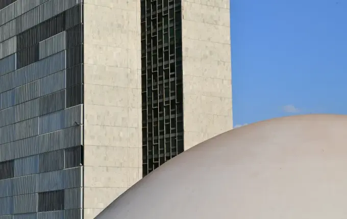 Governo bloqueia R$ 8,3 bi de Ministérios e reguladoras de infraestrutura