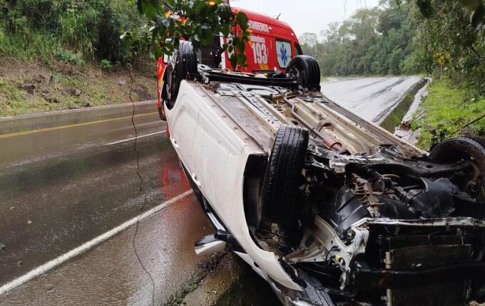 Motorista fica ferida em capotamento na SC-157, em Novo Horizonte