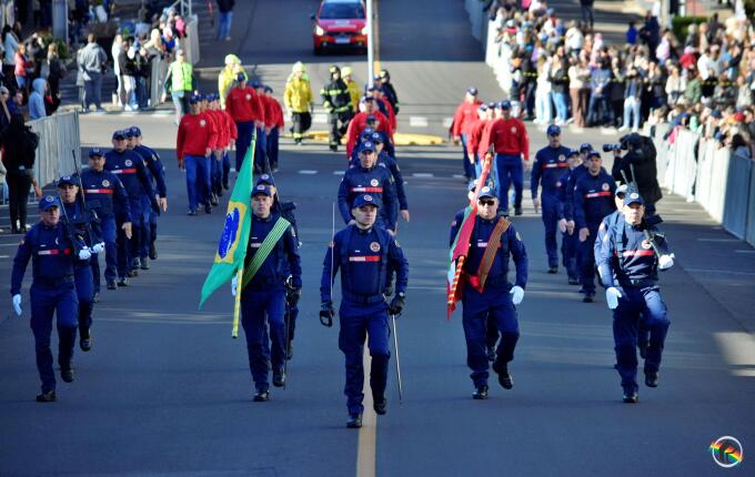 Desfile de 7 de Setembro reúne cerca de 5 mil pessoas em São Miguel do Oeste; confira as fotos