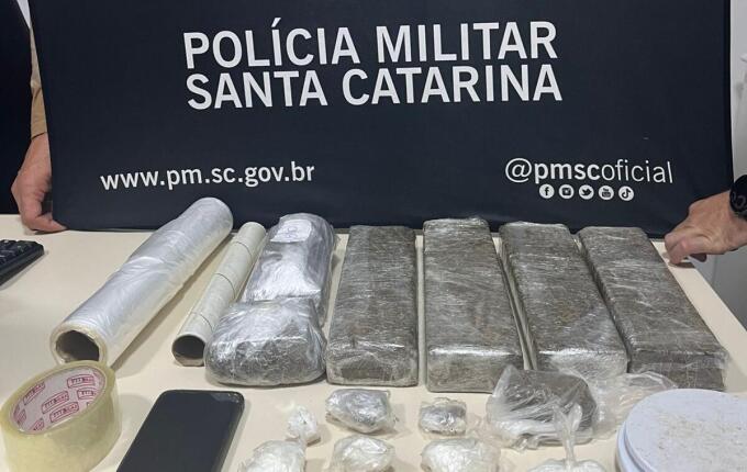 PM apreende mais de 3 kg de drogas e prende cinco pessoas no interior de Iraceminha