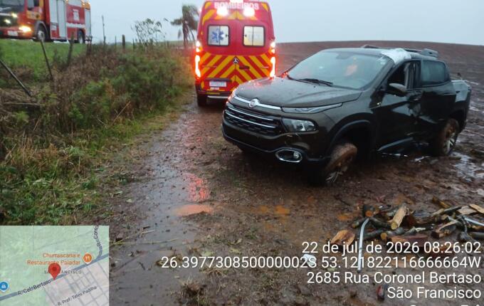 Mulher fica ferida em capotamento na SC-305 em Campo Erê
