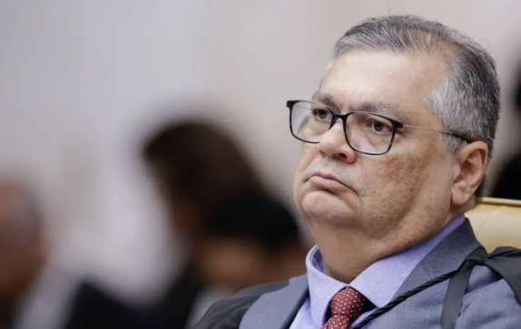 Dino intima presidentes de 21 partidos para explicar distribuição de emendas