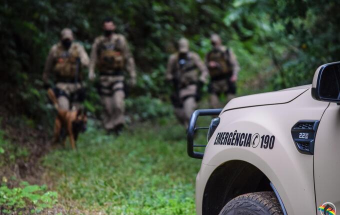 Mulher foge com filho e se esconde em mata após ameaças e agressões em Princesa
