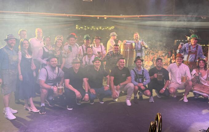 Primeira Oktoberfest de São Miguel do Oeste reúne música, gastronomia e tradição germânica