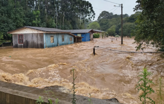 Temporais atingem 37 municípios e sete decretam situação de emergência em SC