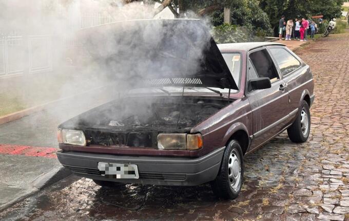 Incêndio atinge VW Gol em São Miguel do Oeste