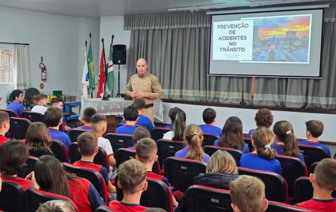 Polícia Militar realiza projeto “Mobilidade Consciente” em escolas de São Miguel do Oeste