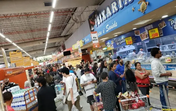 Governo assina acordo que regulamenta funcionamento do comércio em feriados