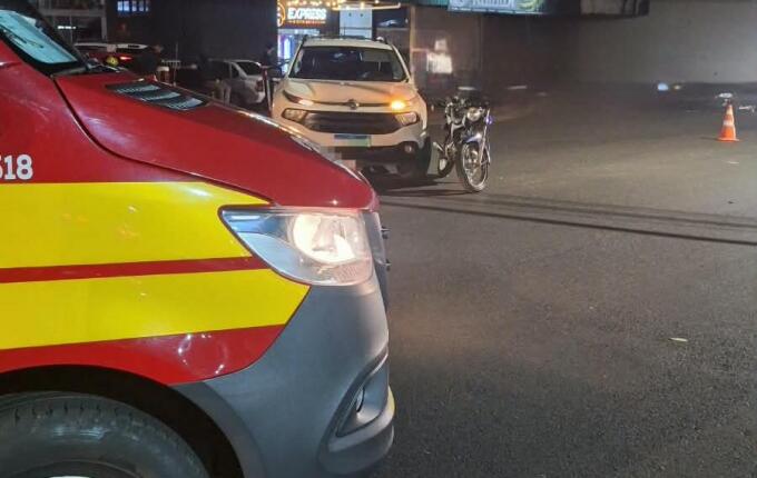 Motociclista fica ferido após colisão com carro no Centro de São José do Cedro