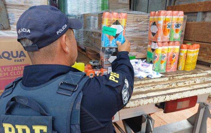 Empresa é flagrada pela terceira vez transportando produtos químicos junto com alimentos na BR-163