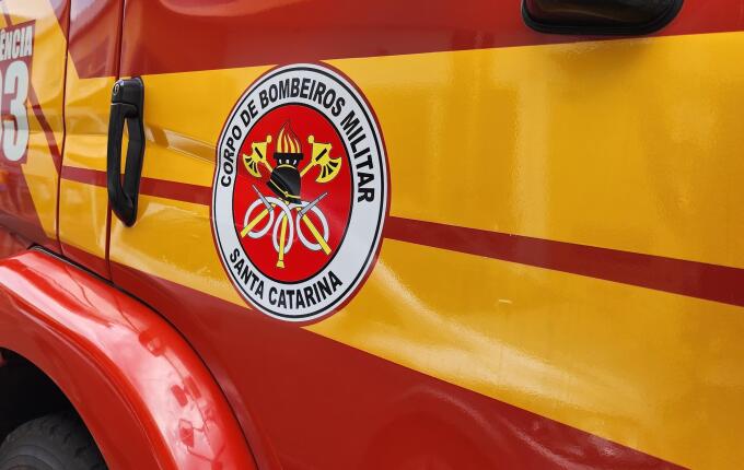 Idoso sofre ferimentos em colisão entre carro e moto em São João do Oeste