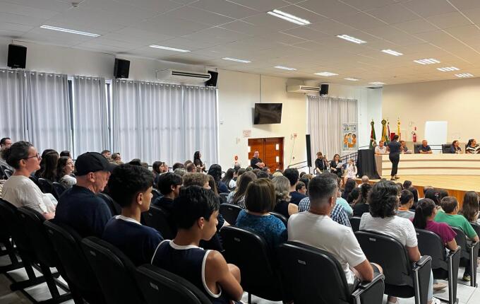 Jovens parlamentares são diplomados e elegem Mesa Diretora em São Miguel do Oeste