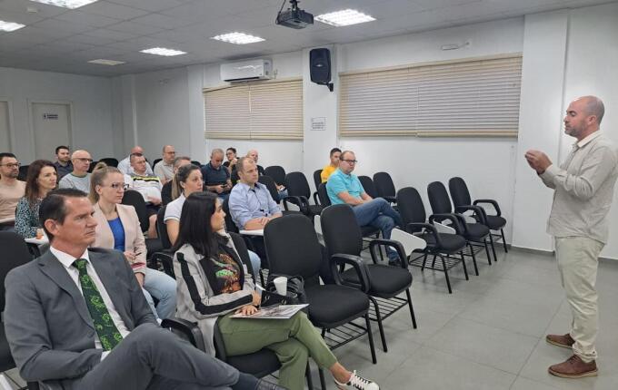 Assemit promove debate sobre novo sistema de coleta de lixo