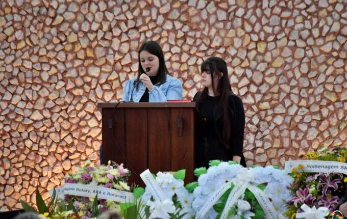 Irmãs mortas em acidente na BR-163 são sepultadas em SMO