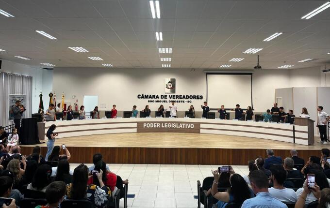 Jovens parlamentares são diplomados e elegem Mesa Diretora em São Miguel do Oeste