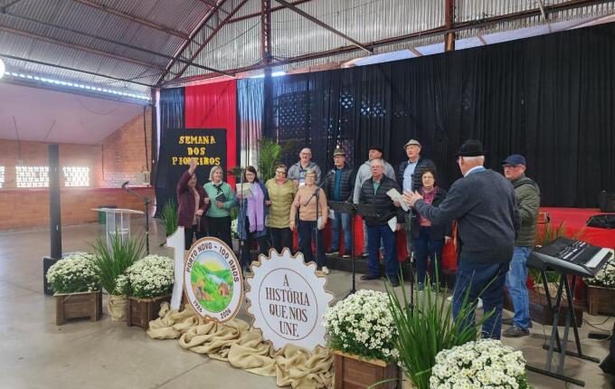 Semana dos Pioneiros começa valorizando cantos antigos em Itapiranga
