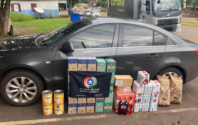 Veículo com mercadorias irregulares é apreendido em Saltinho