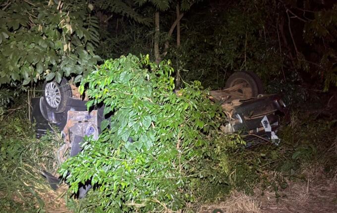 Veículo sai da pista e capota na BR 282, interior de SMOeste
